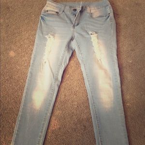2/$10 NWOT Distressed light denim skinny jeans